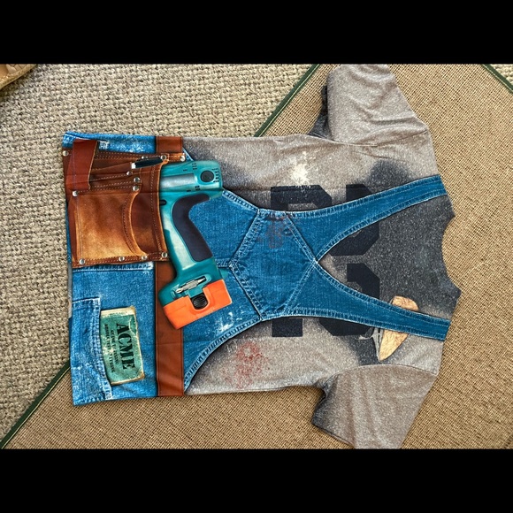 New with tags!Faux real T-shirt
Size Small Graphic”The Handyman”
100% polyester - Picture 8 of 9